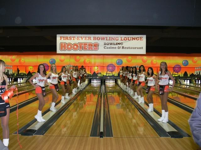 The nation’s first Hooters bowling alley opens in Renton – Renton ...